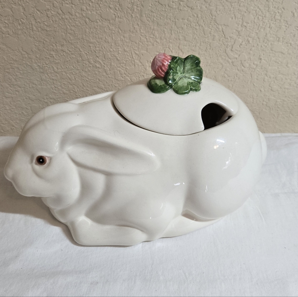 Vintage Metlox Rabbit Soup Turine Missing Ladle Red Marks On Inside